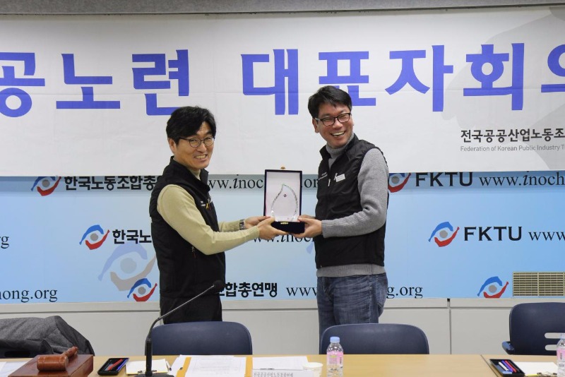이영우위원장 공로패.jpg