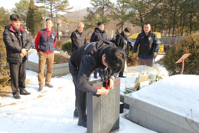 2018 열사묘역 참배 (14).jpg