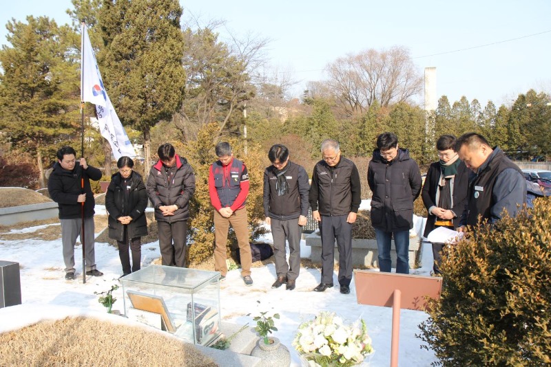 2018 열사묘역 참배 (15).jpg