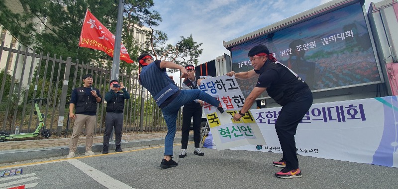 4_b6fUd018svc130wduztm1nsr_eof33r.jpg
